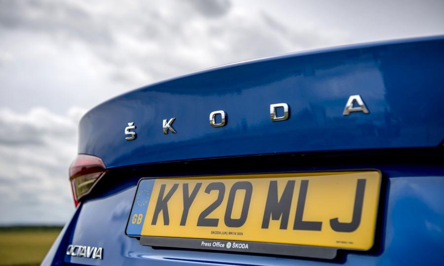 Логотип Skoda Octavia 2020 года  (UK) (фото 32 из 42)
